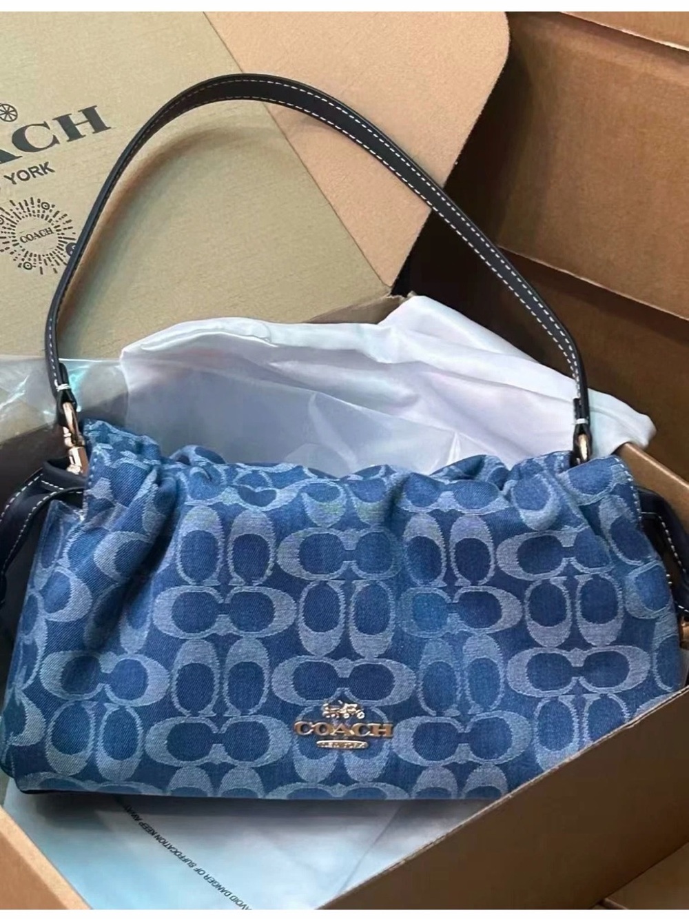 Coach Faye Shoulder Bag in Signature Denim Jacquard – NWT